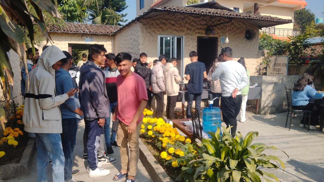 Hotel Tiger Tops Sauraha Eksteriør billede