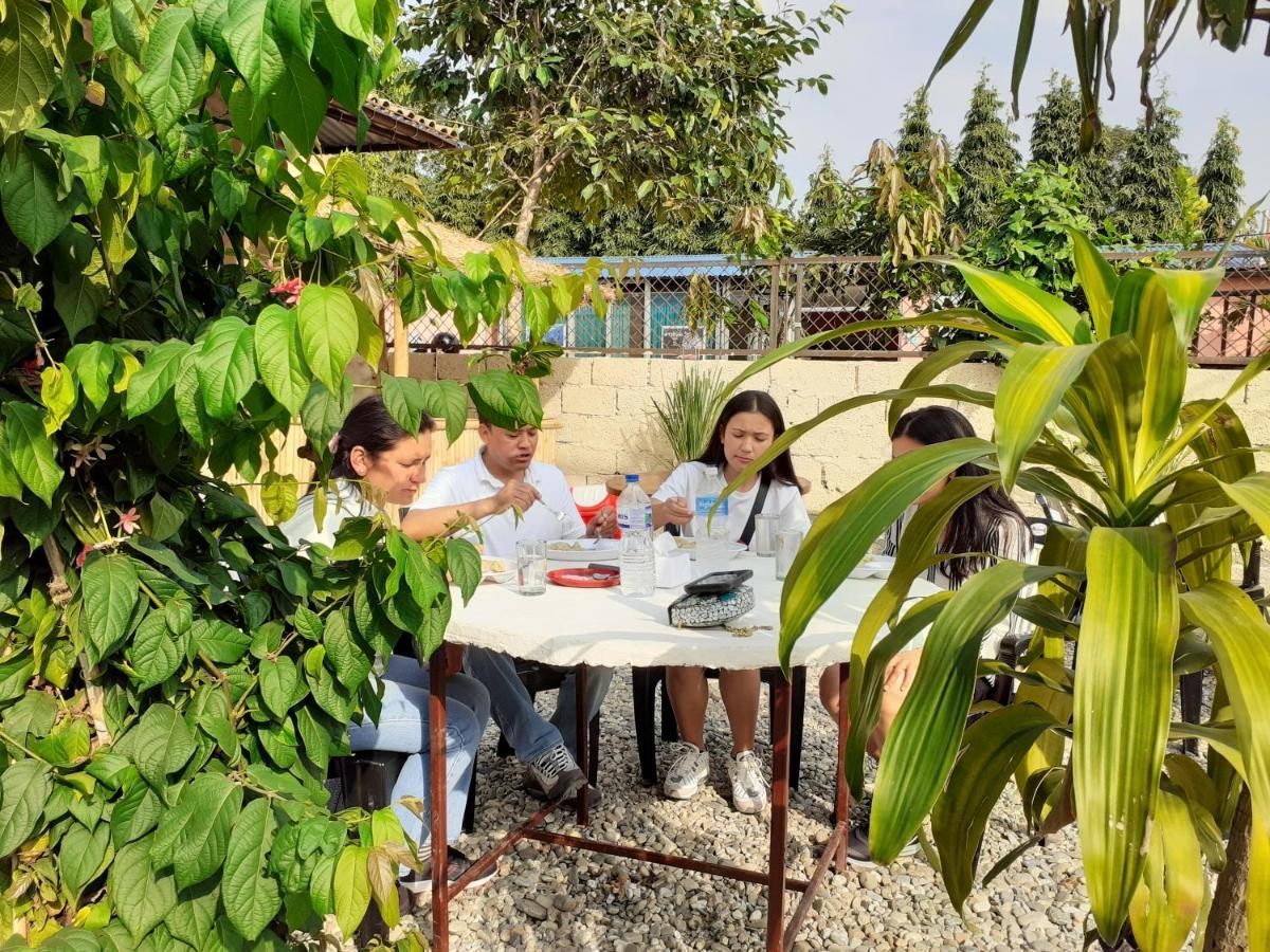 Hotel Tiger Tops Sauraha Eksteriør billede
